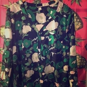 Size L Green Navy Black VNeck Blouse Flowers